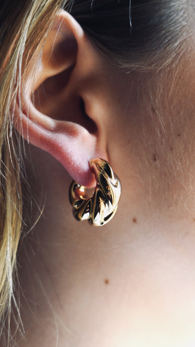 Dore' Phafia model earrings