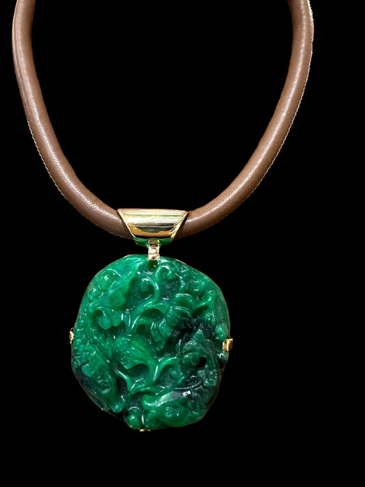 Green jade pendant necklace