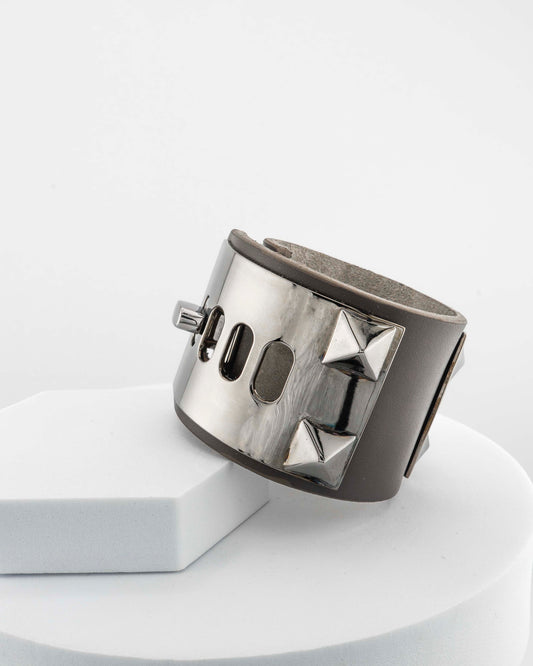 Leather bracelet with, bronze pyramids plated in 18K gold.
An original Marri Cortona design — handmade in Tuscany.