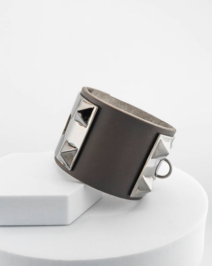 Leather bracelet with, bronze pyramids plated in 18K gold.
An original Marri Cortona design — handmade in Tuscany.