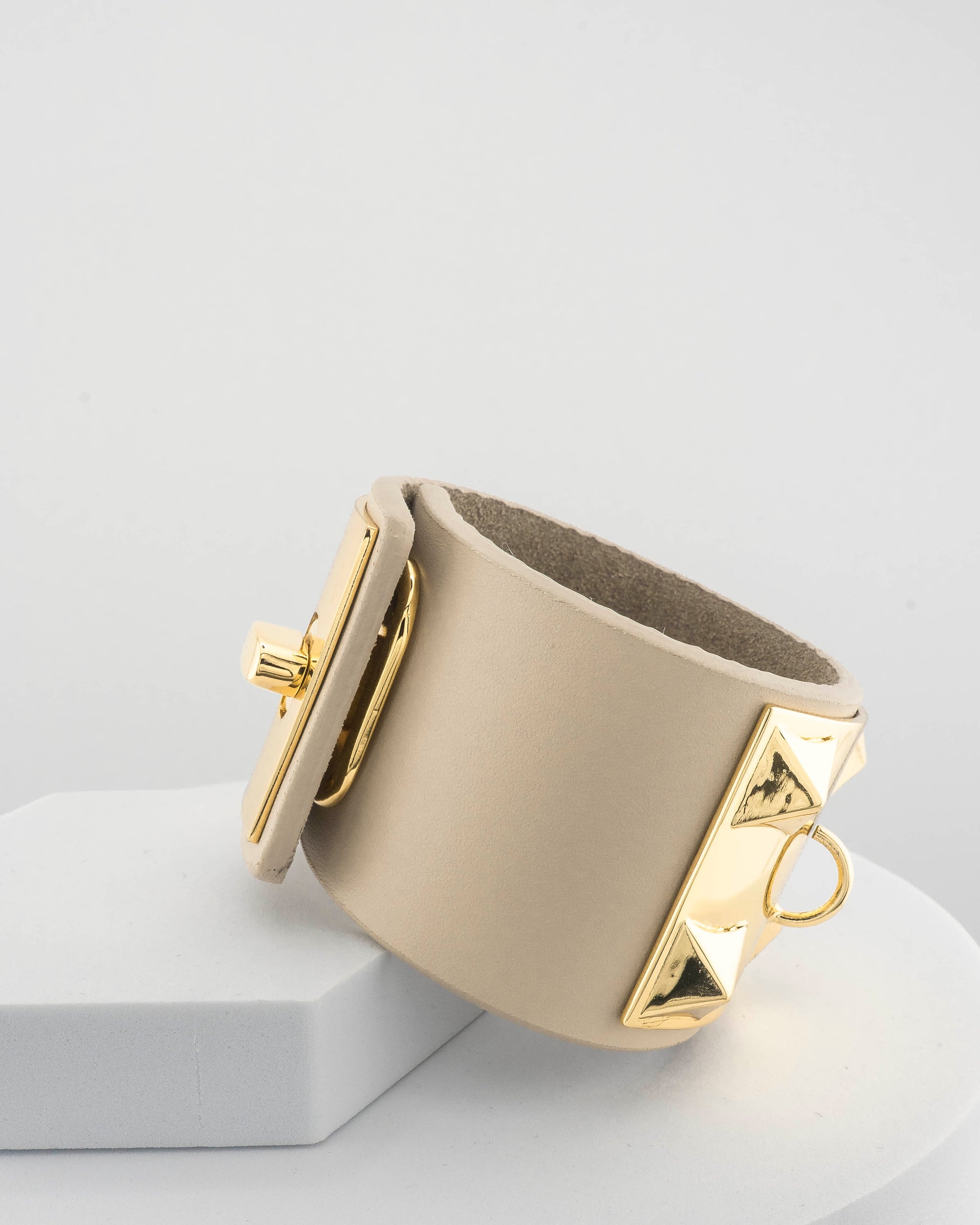 Leather bracelet with, bronze pyramids plated in 18K gold.
An original Marri Cortona design — handmade in Tuscany.