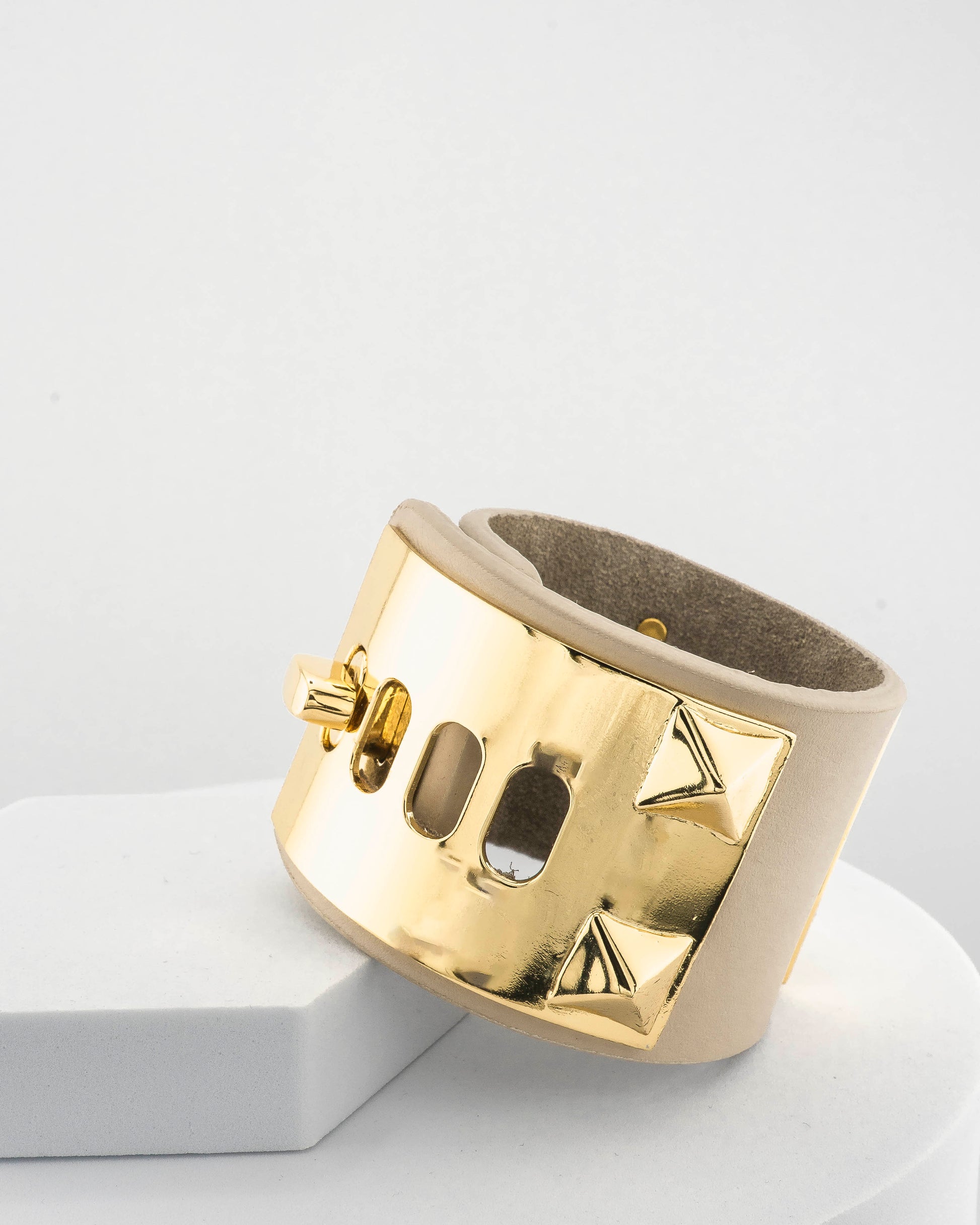 Leather bracelet with, bronze pyramids plated in 18K gold.
An original Marri Cortona design — handmade in Tuscany.
