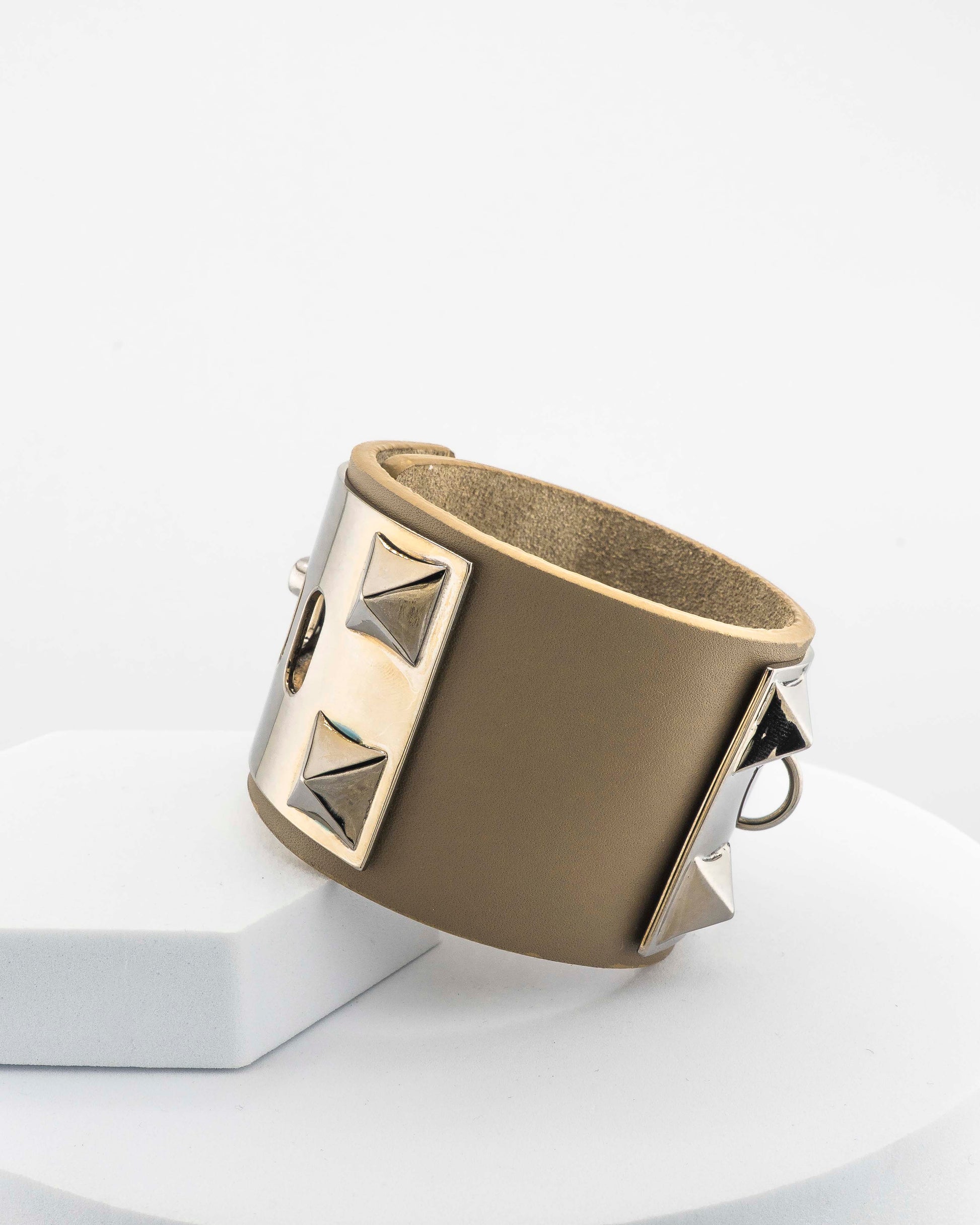 Leather bracelet with, bronze pyramids plated in 18K gold.
An original Marri Cortona design — handmade in Tuscany.