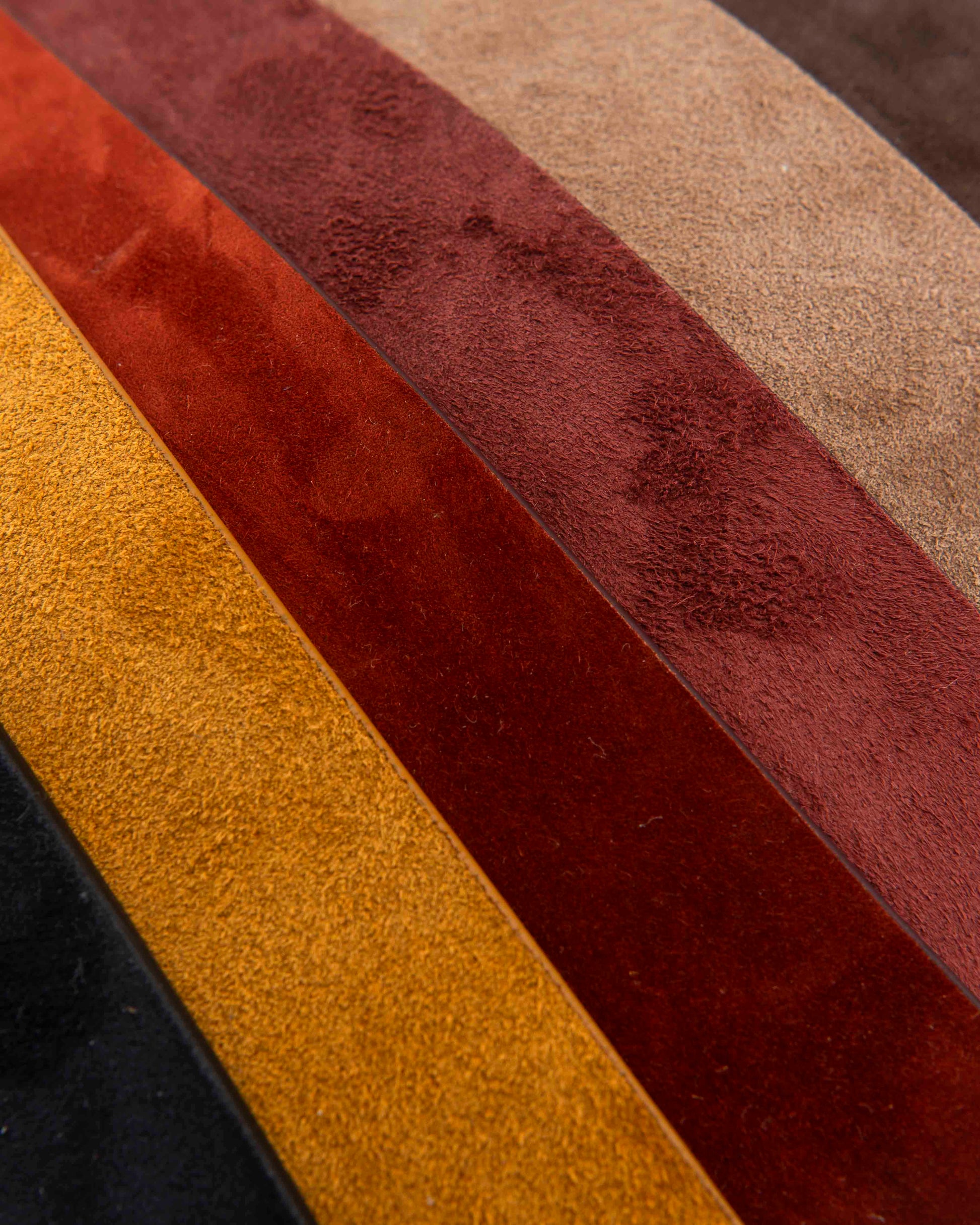 Personalized bracelet with 18K gold-plated bronze charm and suede leather strap.
An original Marri Cortona design — handmade in Tuscany.