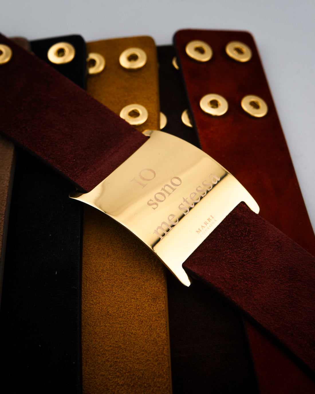 Personalized bracelet with 18K gold-plated bronze charm and suede leather strap.
An original Marri Cortona design — handmade in Tuscany.