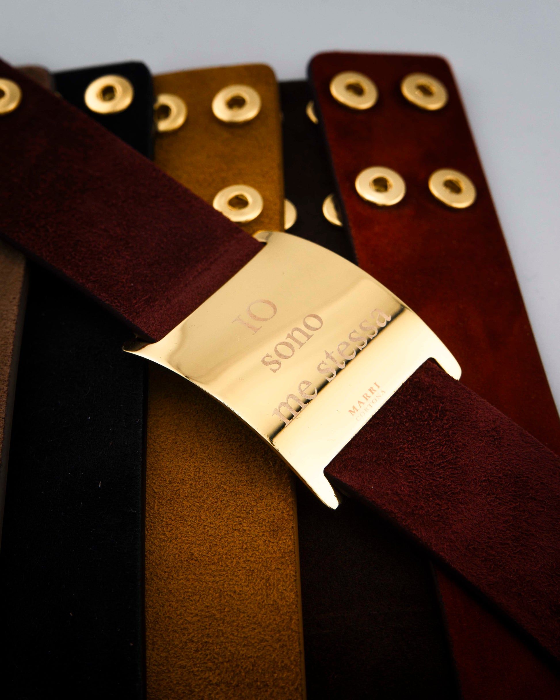 Personalized bracelet with 18K gold-plated bronze charm and suede leather strap.
An original Marri Cortona design — handmade in Tuscany.