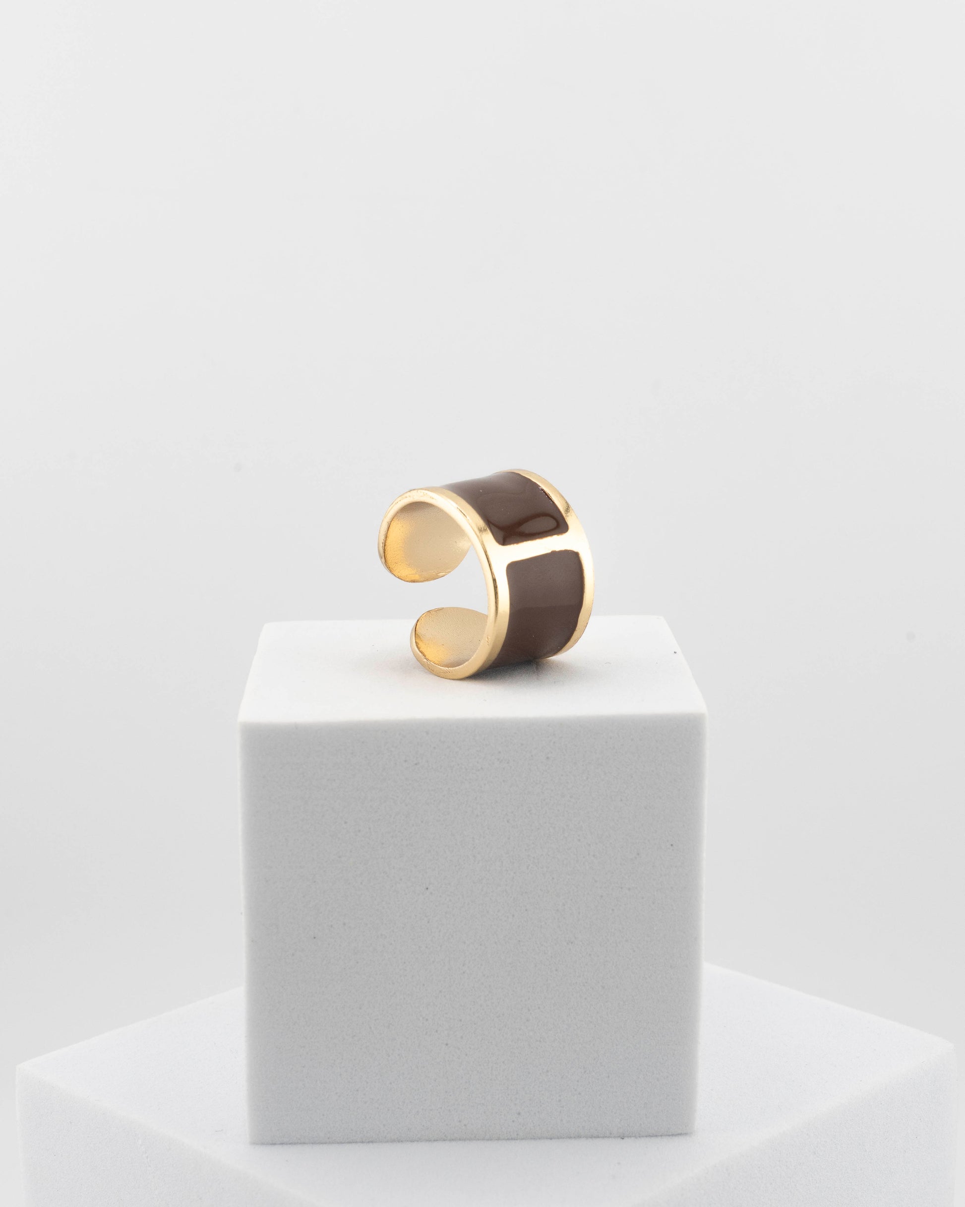 Handcrafted in Tuscany, the MarriCortona Smalto Rings combine 18k gold and hand-painted enamel — vibrant, refined, and authentically Made in Italy.