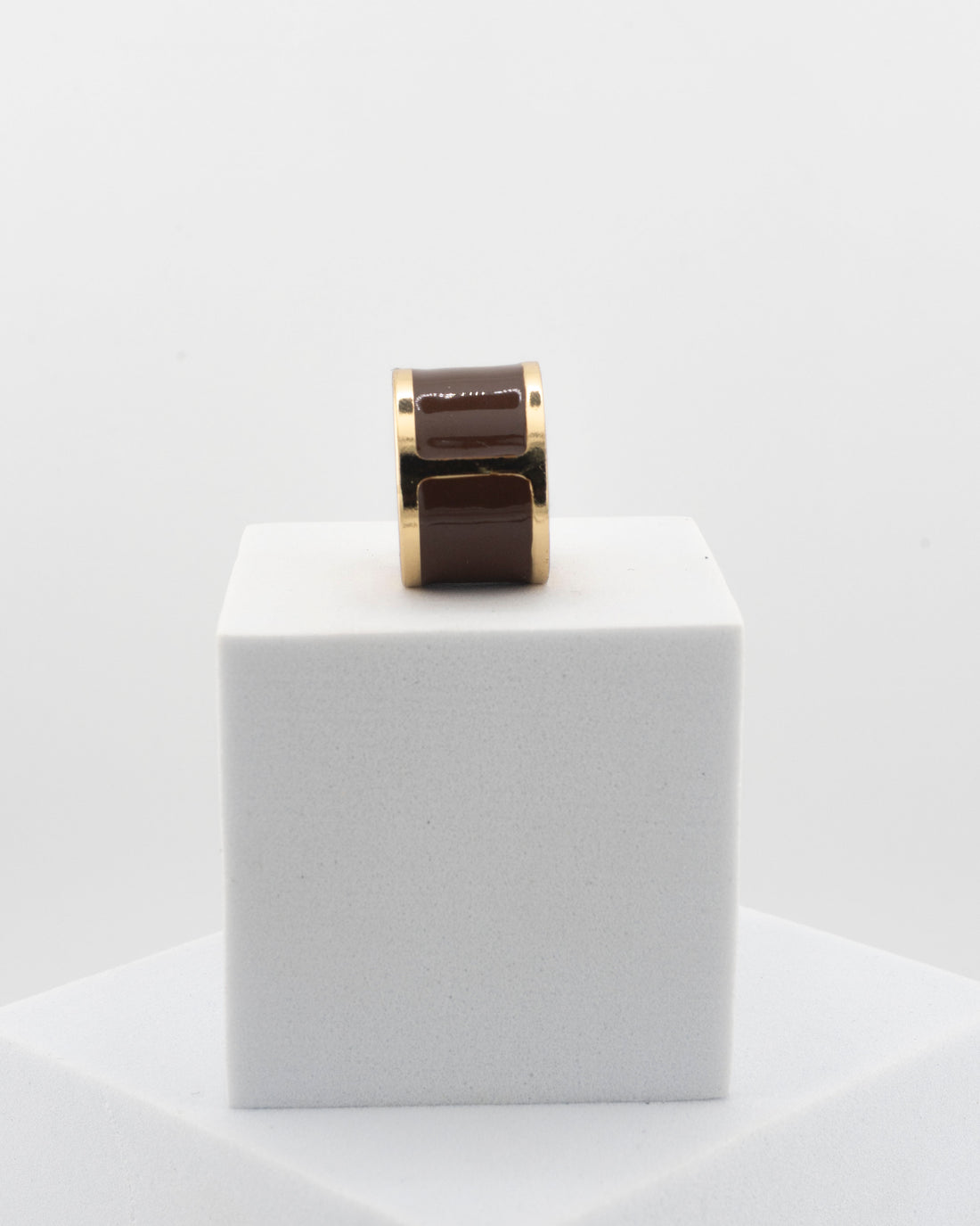 Handcrafted in Tuscany, the MarriCortona Smalto Rings combine 18k gold and hand-painted enamel — vibrant, refined, and authentically Made in Italy.