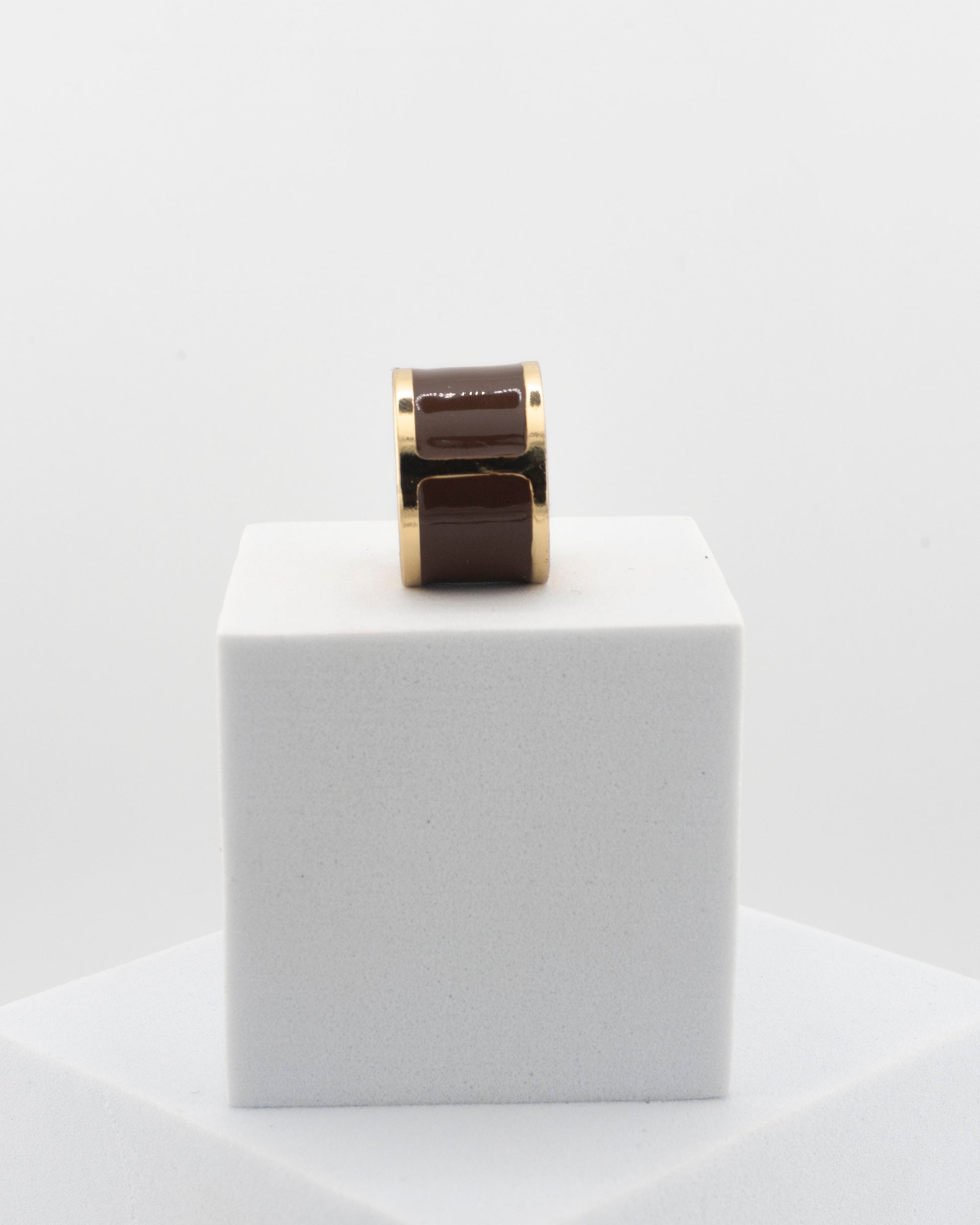 Handcrafted in Tuscany, the MarriCortona Smalto Rings combine 18k gold and hand-painted enamel — vibrant, refined, and authentically Made in Italy.