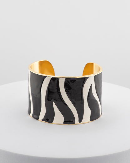 Handcrafted bracelet in 18K gold-plated bronze with zebra-patterned enamel.
An original Marri Cortona design — handmade in Tuscany.