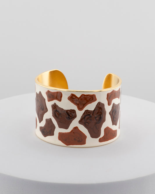 Handcrafted bracelet in 18K gold-plated bronze with giraffe-patterned enamel.
An original Marri Cortona design — handmade in Tuscany.