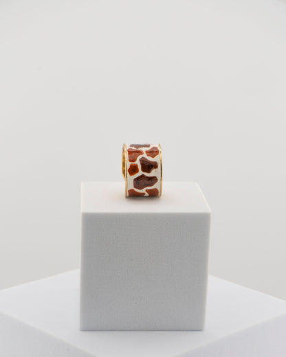 Refined yet bold enamel ring inspired by the giraffe ’s wild elegance.
Handcrafted in Tuscany from an original Marri Cortona design — 18K gold-plated bronze with glossy finish.