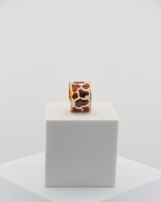 Refined yet bold enamel ring inspired by the giraffe ’s wild elegance.
Handcrafted in Tuscany from an original Marri Cortona design — 18K gold-plated bronze with glossy finish.