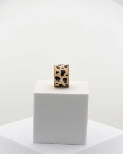 Refined yet bold enamel ring inspired by the cheetah’s wild elegance.
Handcrafted in Tuscany — 18K gold-plated bronze with glossy finish.