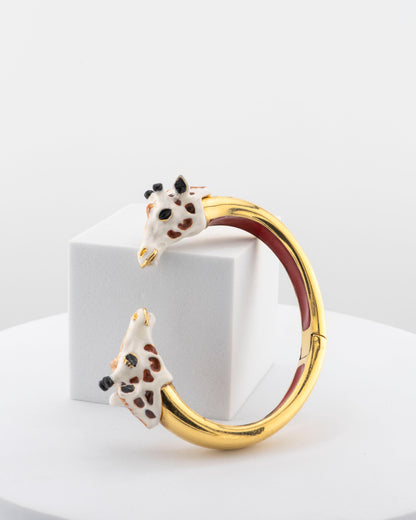 Open bracelet in white bronze with 18K gold plating and hand-painted giraffe heads.
An original Marri Cortona design — handmade in Tuscany.