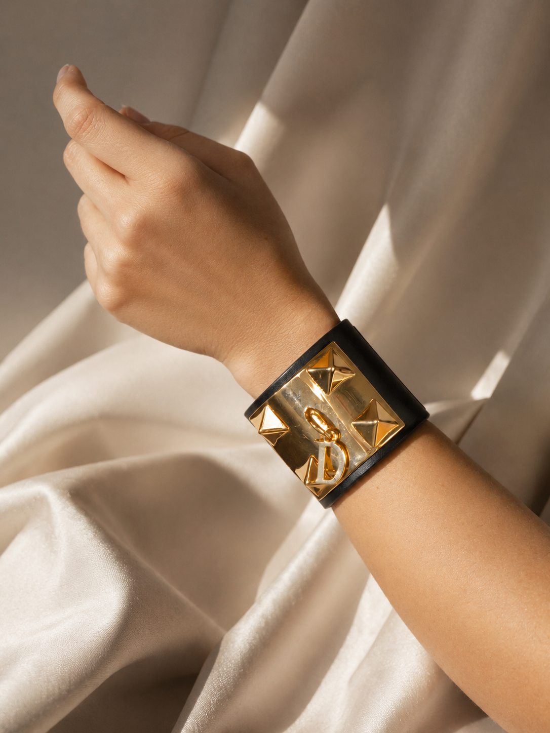 The Rock' Bracciale in Pelle color Nero con Piramidi