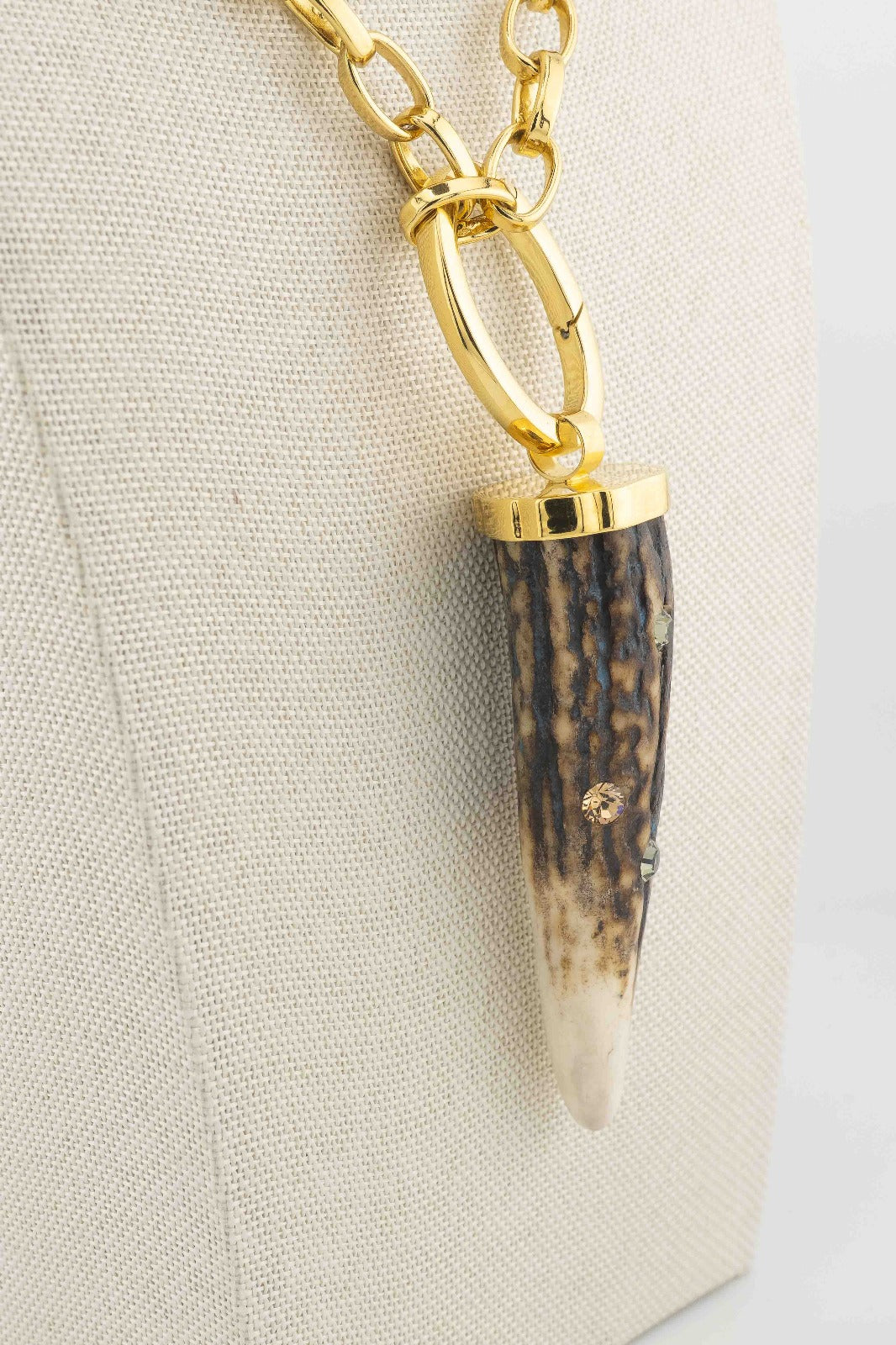 Corno di cervo con strass e  catena n.11