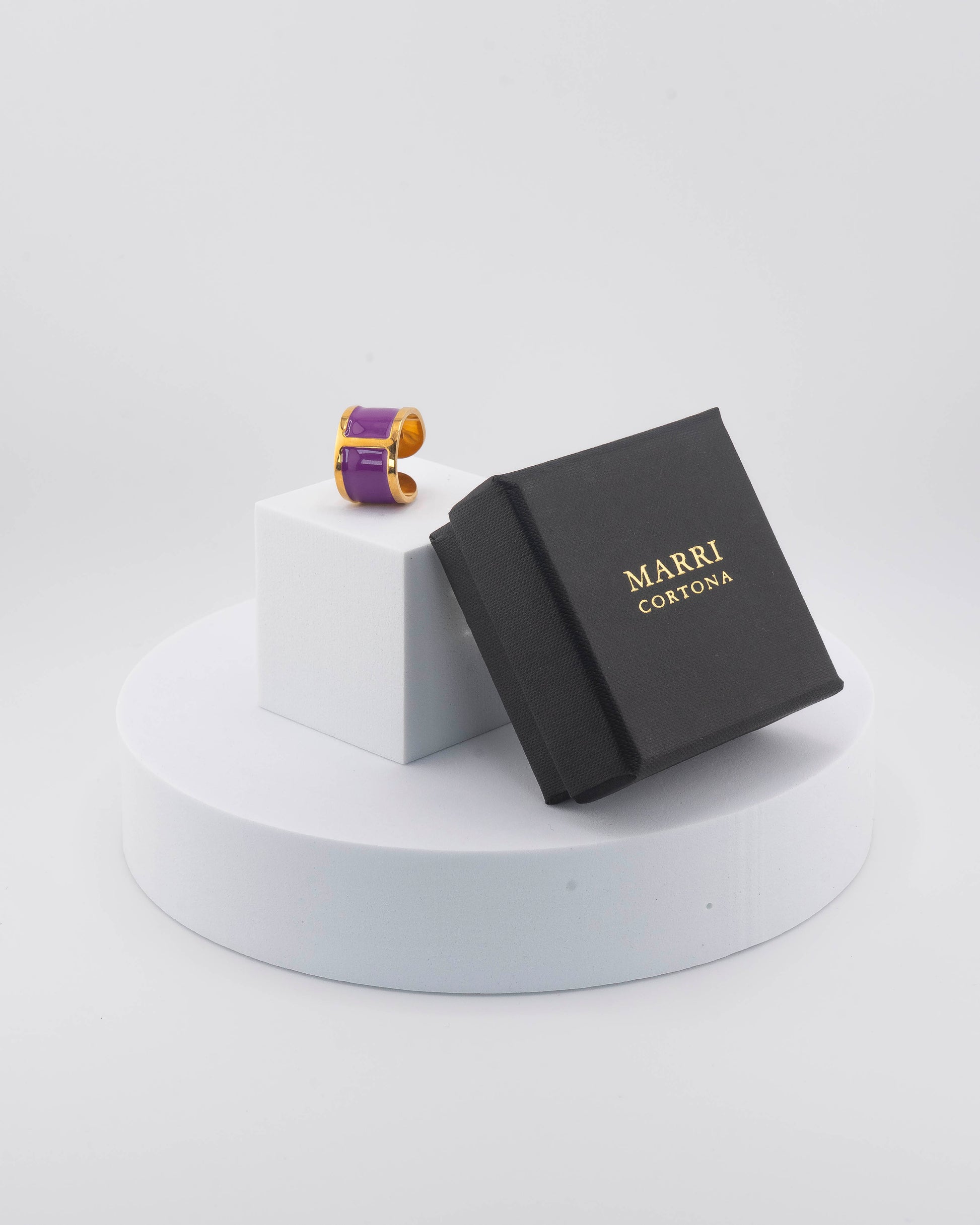 Handcrafted in Tuscany, the MarriCortona Smalto Rings combine 18k gold and hand-painted enamel — vibrant, refined, and authentically Made in Italy.