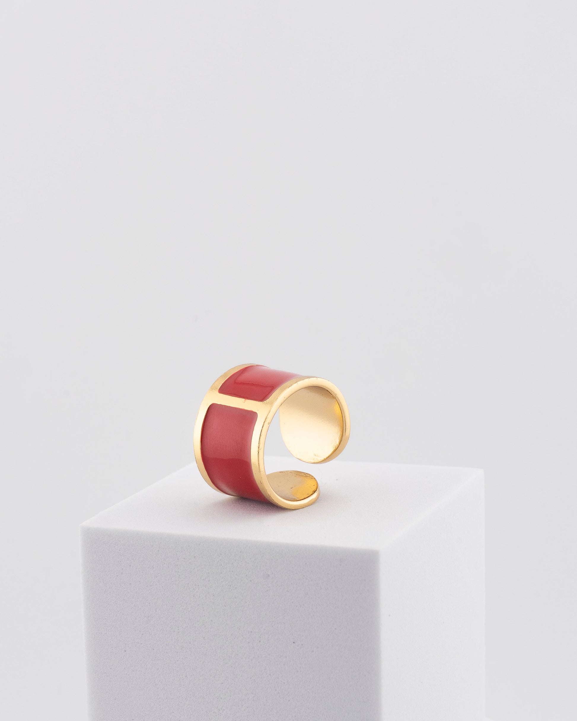 Handcrafted in Tuscany, the MarriCortona Smalto Rings combine 18k gold and hand-painted enamel — vibrant, refined, and authentically Made in Italy.