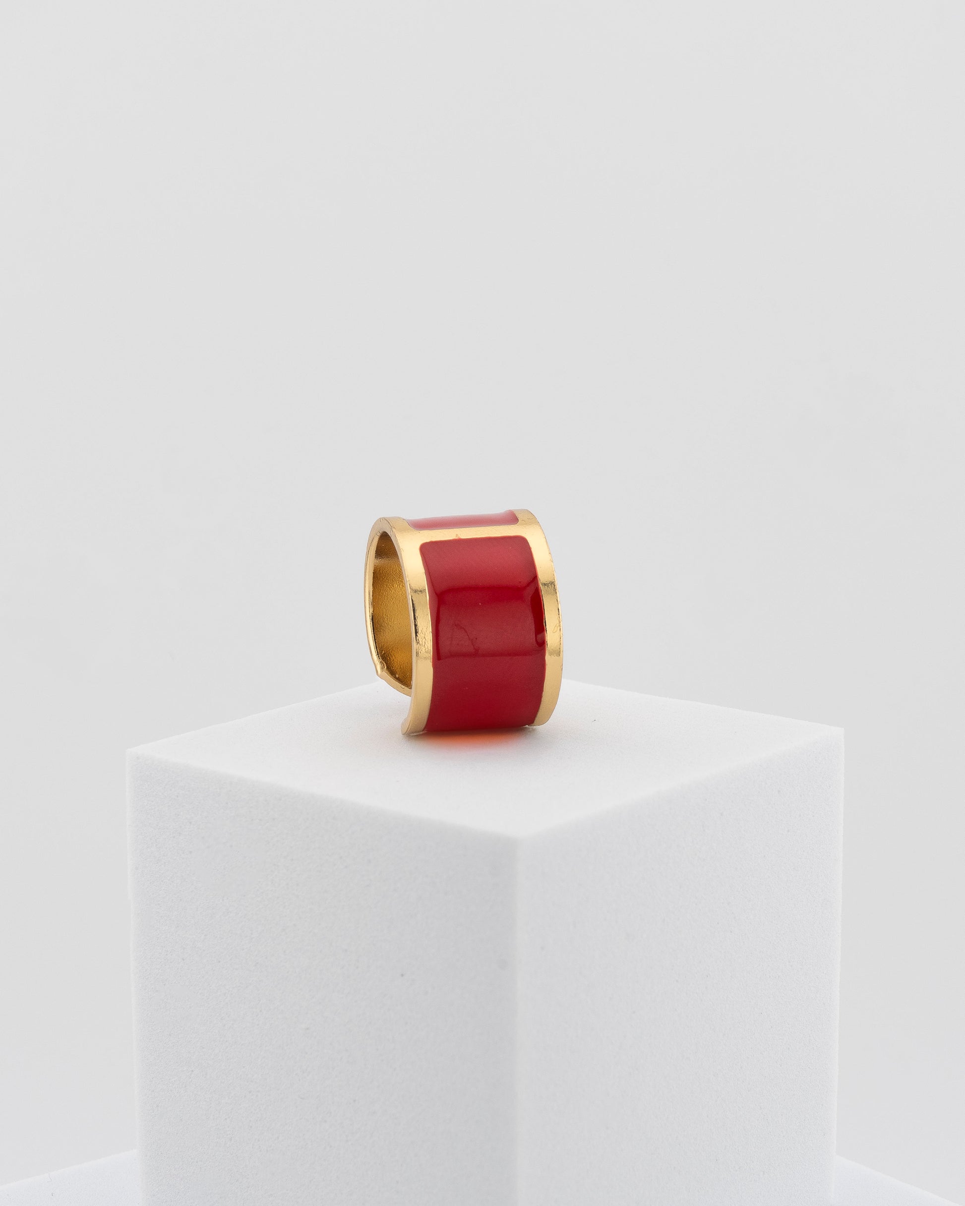Handcrafted in Tuscany, the MarriCortona Smalto Rings combine 18k gold and hand-painted enamel — vibrant, refined, and authentically Made in Italy.