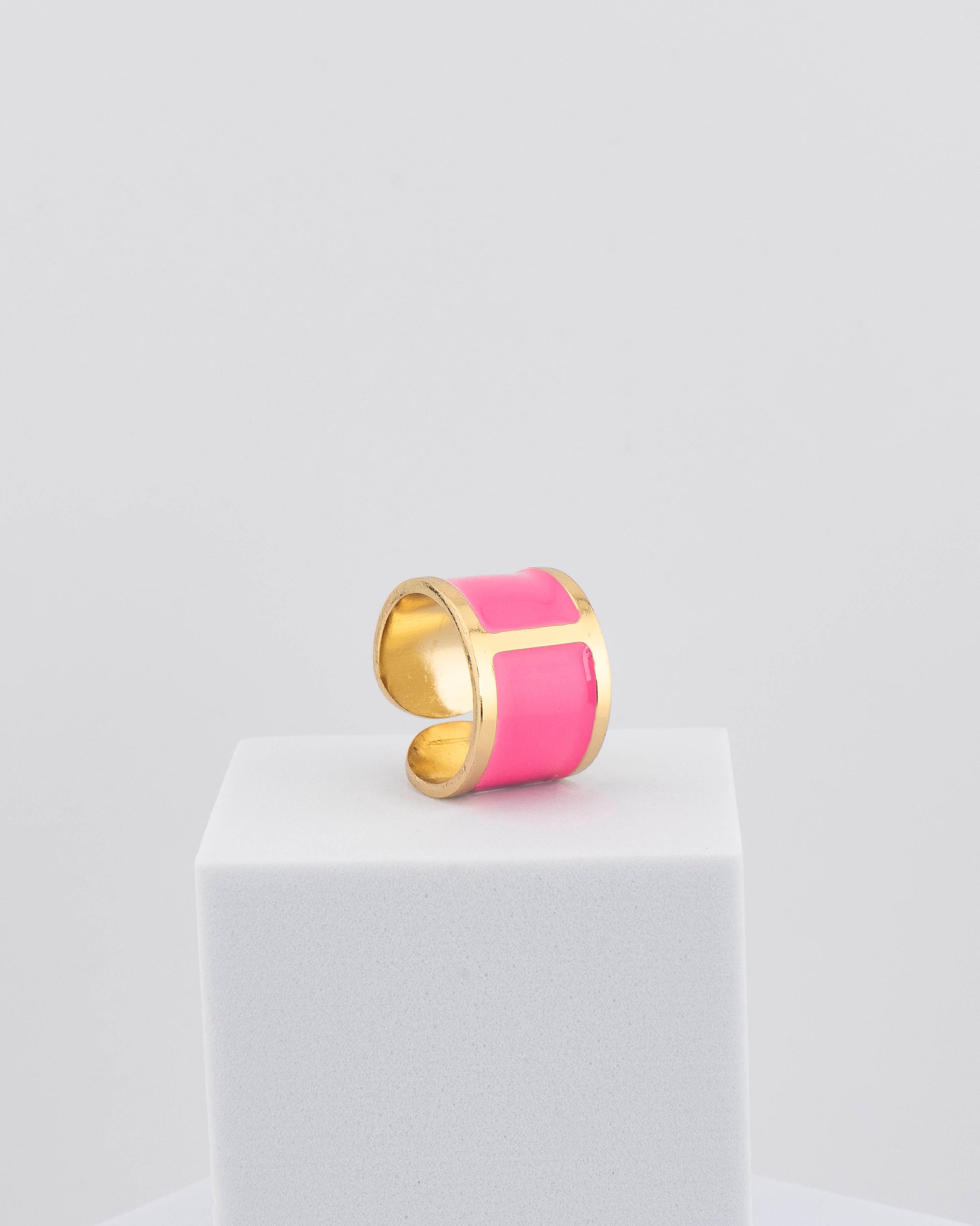 Handcrafted in Tuscany, the MarriCortona Smalto Rings combine 18k gold and hand-painted enamel — vibrant, refined, and authentically Made in Italy.