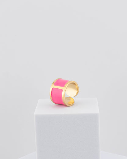 Handcrafted in Tuscany, the MarriCortona Smalto Rings combine 18k gold and hand-painted enamel — vibrant, refined, and authentically Made in Italy.