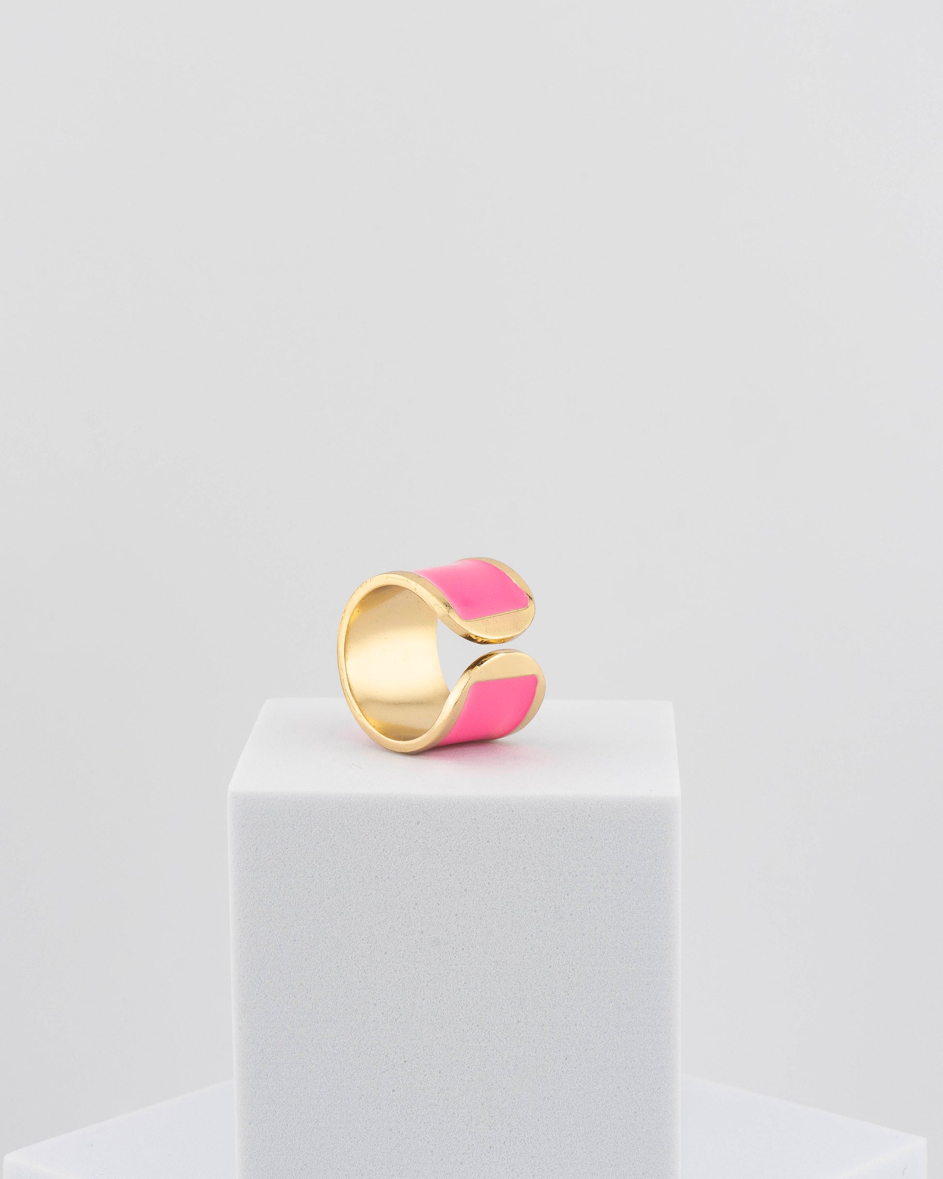 Handcrafted in Tuscany, the MarriCortona Smalto Rings combine 18k gold and hand-painted enamel — vibrant, refined, and authentically Made in Italy.