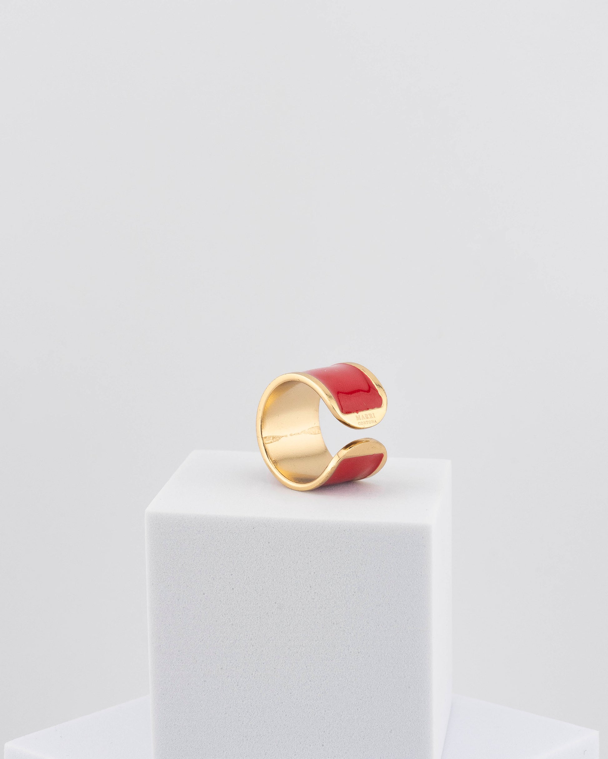 Handcrafted in Tuscany, the MarriCortona Smalto Rings combine 18k gold and hand-painted enamel — vibrant, refined, and authentically Made in Italy.