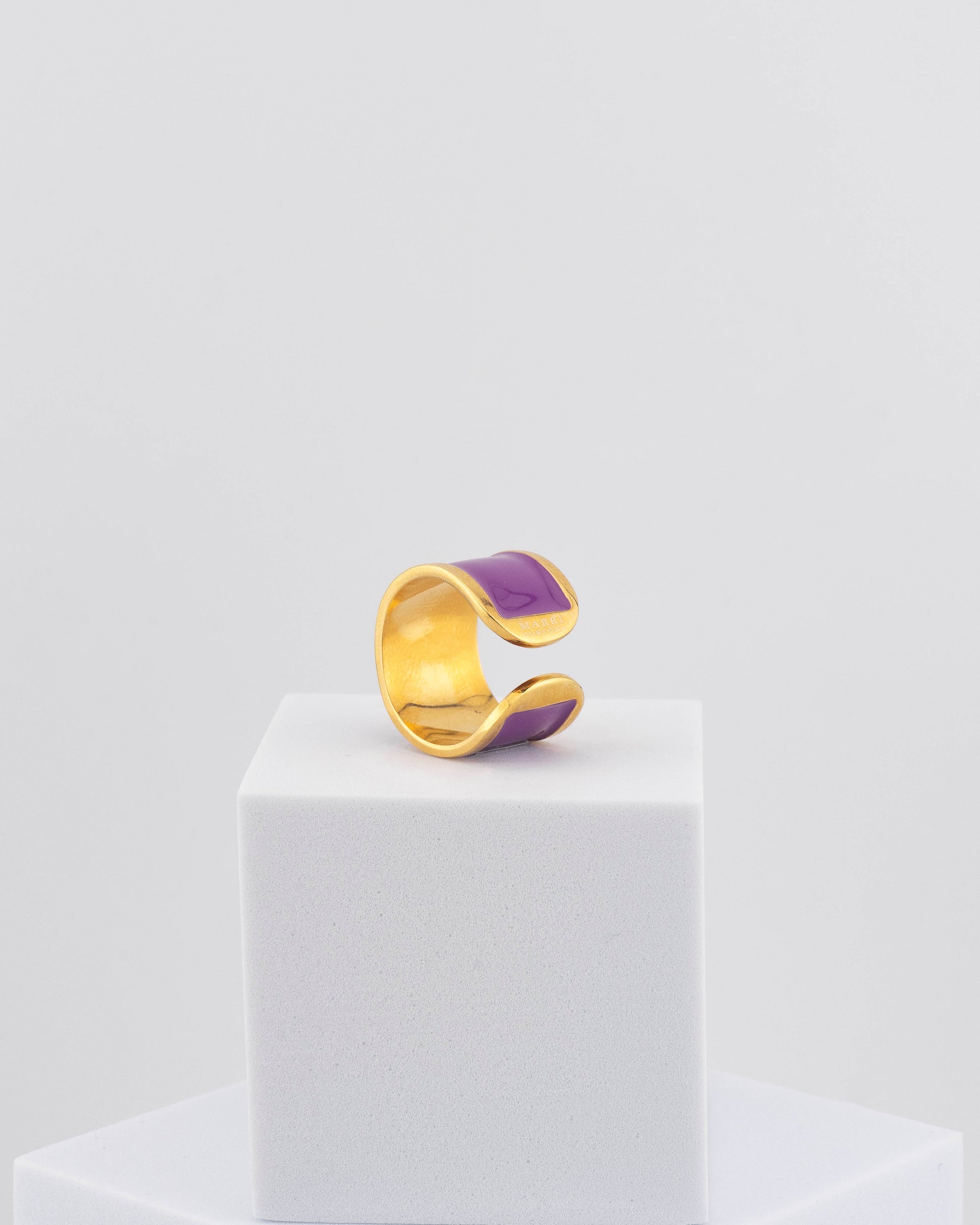 Handcrafted in Tuscany, the MarriCortona Smalto Rings combine 18k gold and hand-painted enamel — vibrant, refined, and authentically Made in Italy.