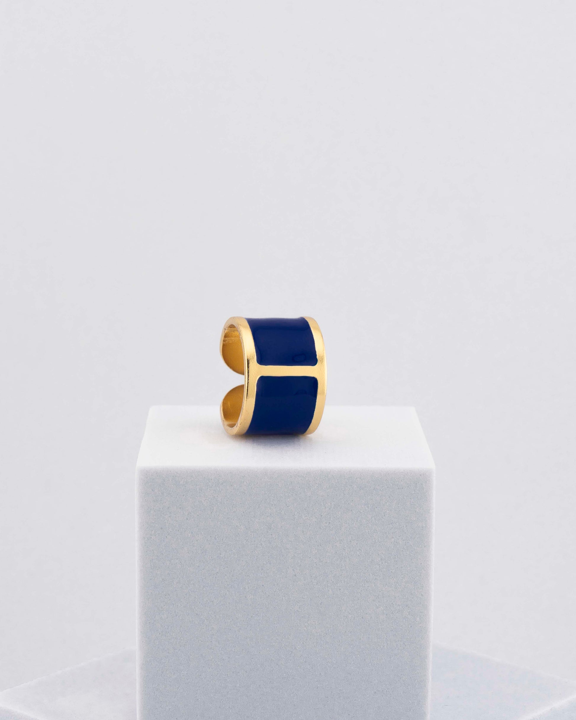 Handcrafted in Tuscany, the MarriCortona Smalto Rings combine 18k gold and hand-painted enamel — vibrant, refined, and authentically Made in Italy.