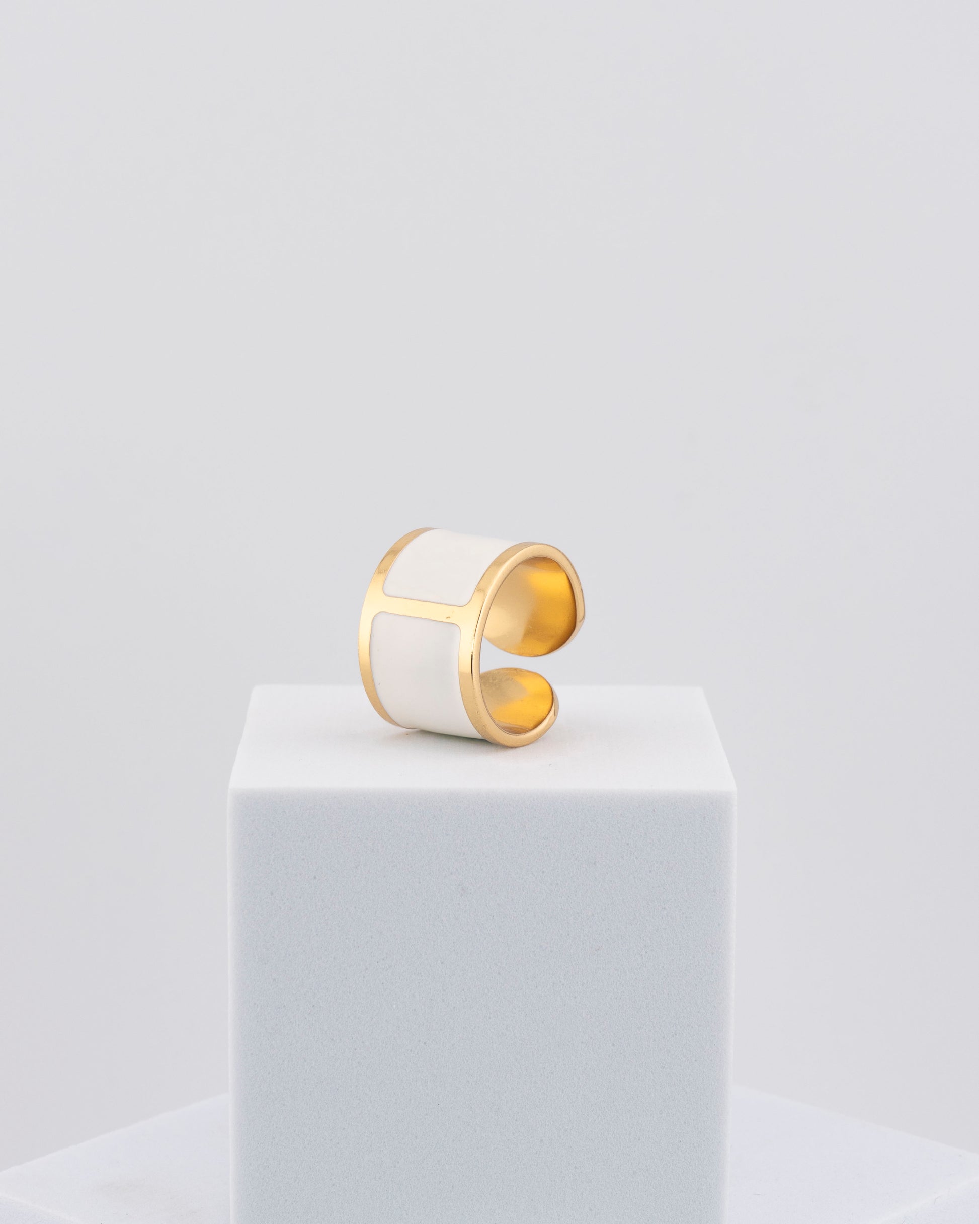 Handcrafted in Tuscany, the MarriCortona Smalto Rings combine 18k gold and hand-painted enamel — vibrant, refined, and authentically Made in Italy.