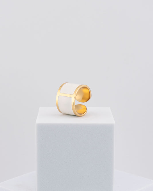 Handcrafted in Tuscany, the MarriCortona Smalto Rings combine 18k gold and hand-painted enamel — vibrant, refined, and authentically Made in Italy.