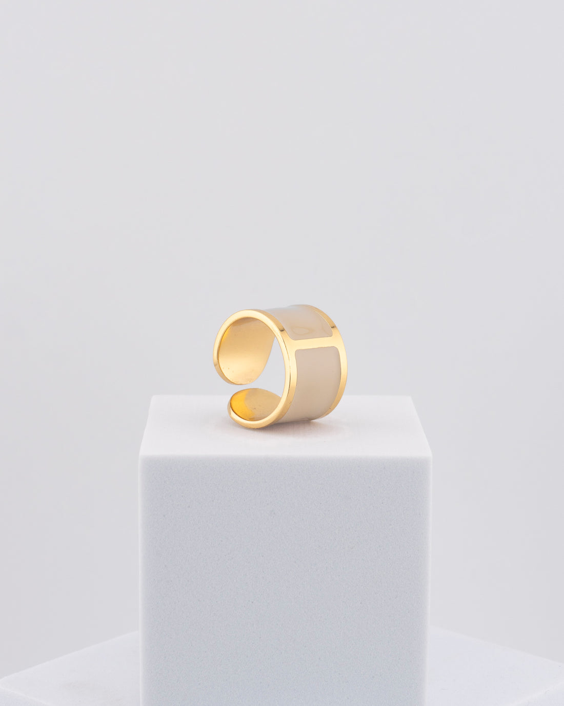 Handcrafted in Tuscany, the MarriCortona Smalto Rings combine 18k gold and hand-painted enamel — vibrant, refined, and authentically Made in Italy.