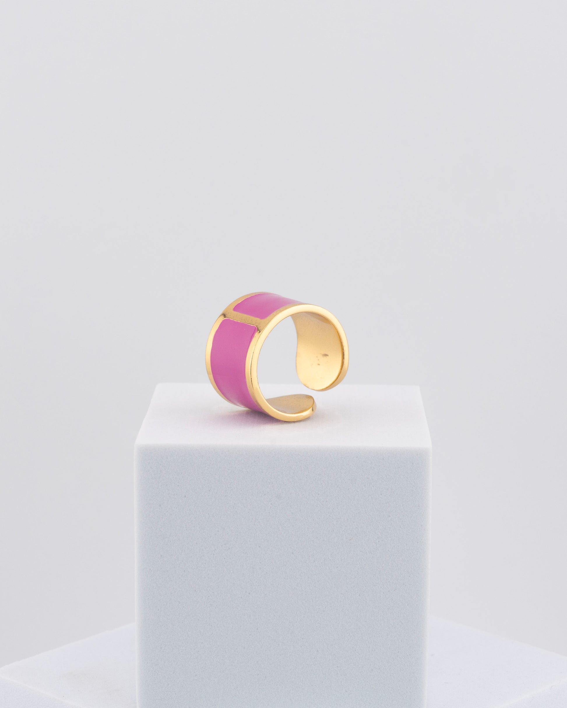 Handcrafted in Tuscany, the MarriCortona Smalto Rings combine 18k gold and hand-painted enamel — vibrant, refined, and authentically Made in Italy.