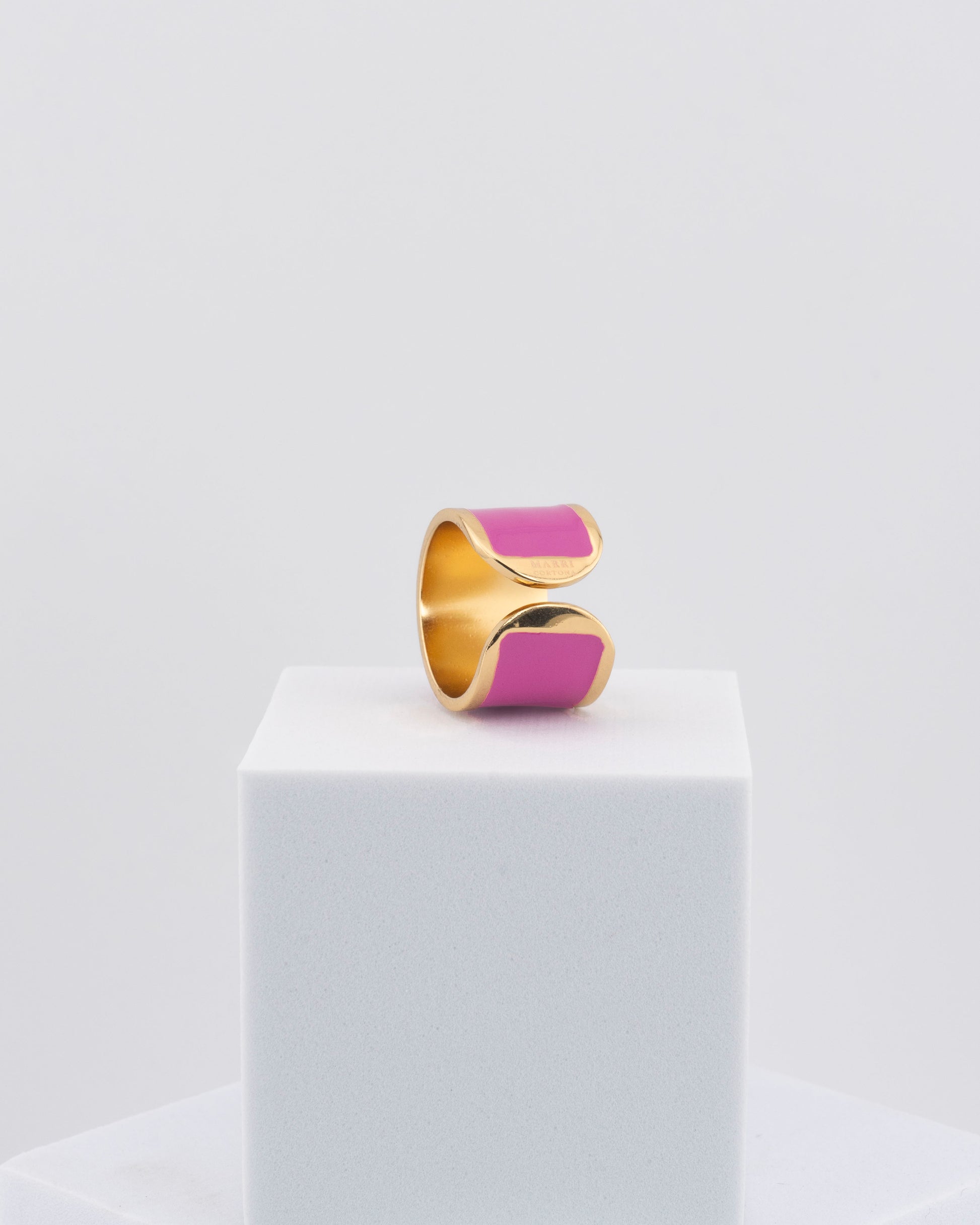 Handcrafted in Tuscany, the MarriCortona Smalto Rings combine 18k gold and hand-painted enamel — vibrant, refined, and authentically Made in Italy.
