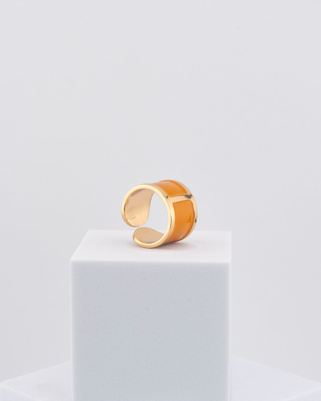 Handcrafted in Tuscany, the MarriCortona Smalto Rings combine 18k gold and hand-painted enamel — vibrant, refined, and authentically Made in Italy.
