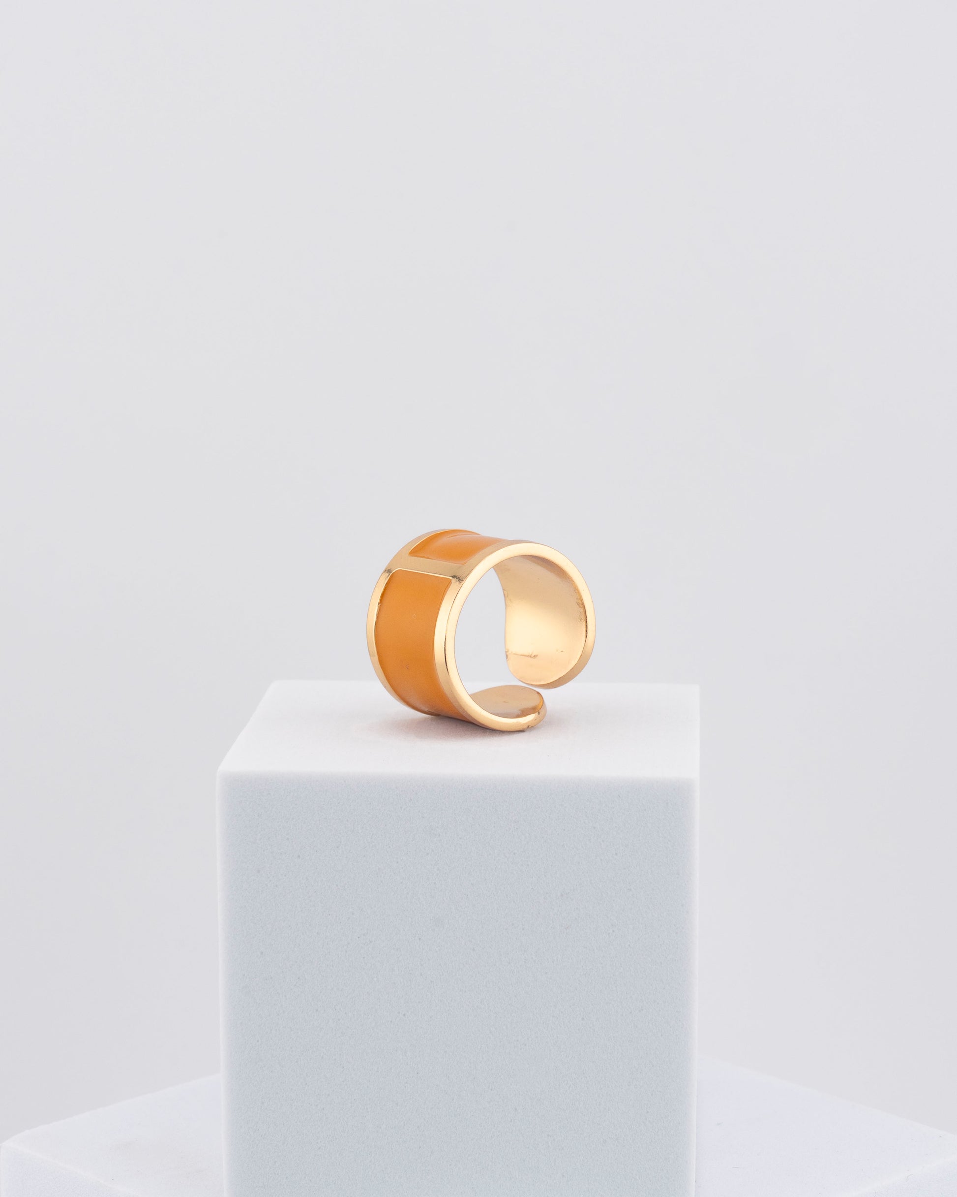 Handcrafted in Tuscany, the MarriCortona Smalto Rings combine 18k gold and hand-painted enamel — vibrant, refined, and authentically Made in Italy.