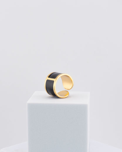 Handcrafted in Tuscany, the MarriCortona Smalto Rings combine 18k gold and hand-painted enamel — vibrant, refined, and authentically Made in Italy.