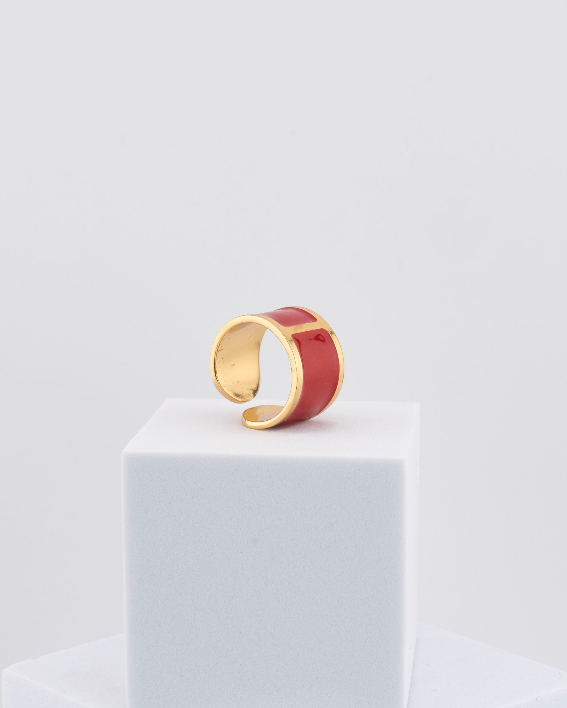 Handcrafted in Tuscany, the MarriCortona Smalto Rings combine 18k gold and hand-painted enamel — vibrant, refined, and authentically Made in Italy.