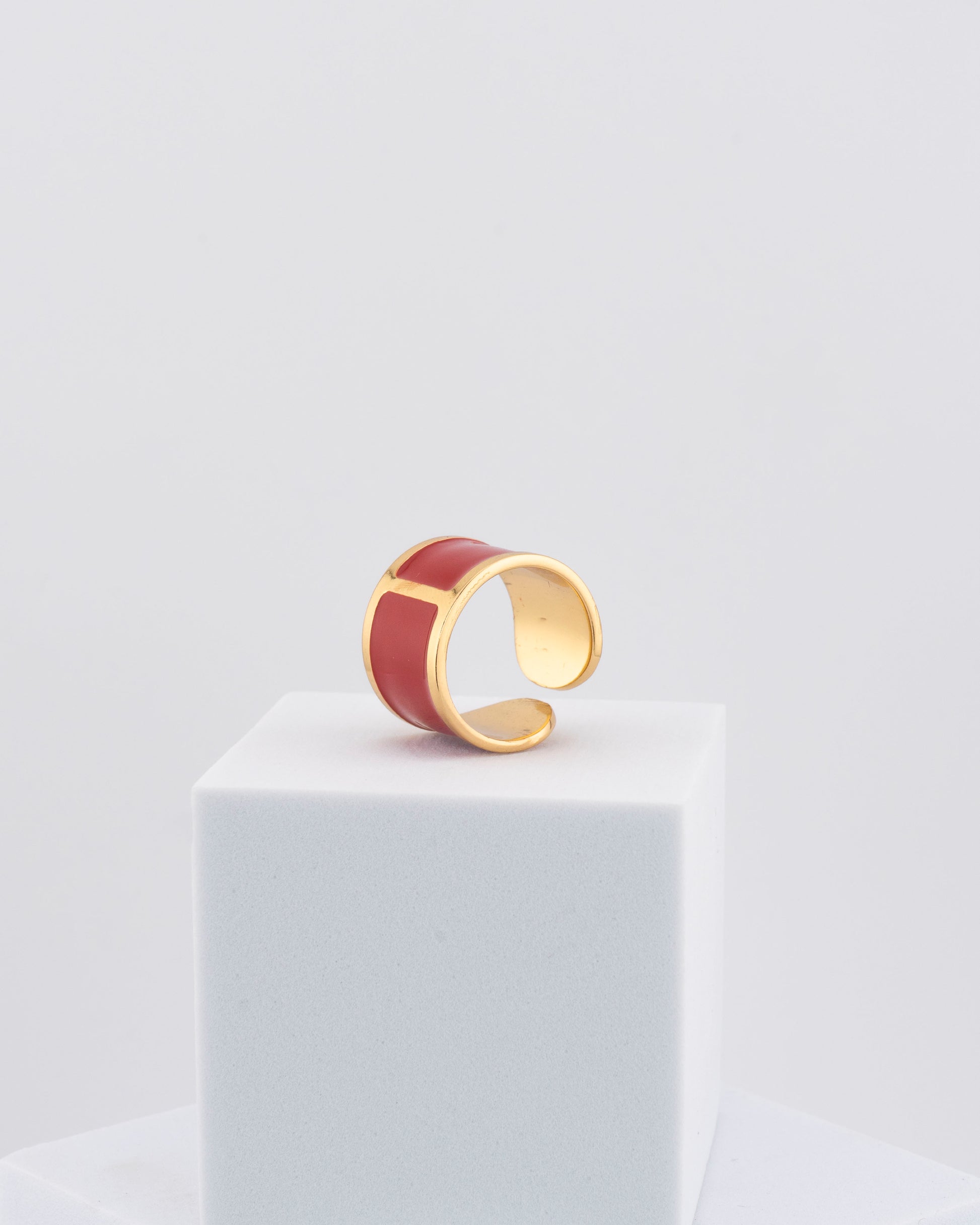 Handcrafted in Tuscany, the MarriCortona Smalto Rings combine 18k gold and hand-painted enamel — vibrant, refined, and authentically Made in Italy.