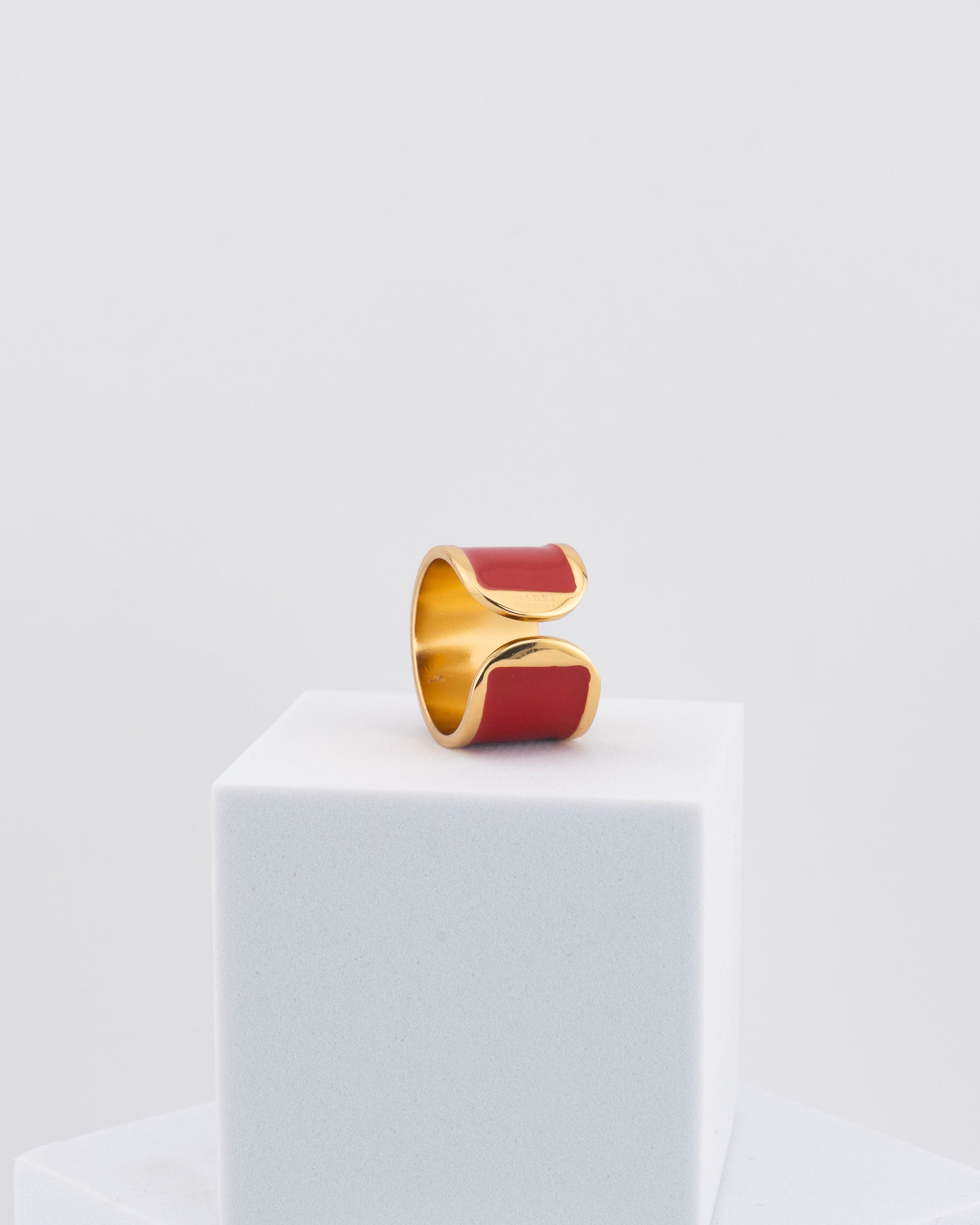 Handcrafted in Tuscany, the MarriCortona Smalto Rings combine 18k gold and hand-painted enamel — vibrant, refined, and authentically Made in Italy.