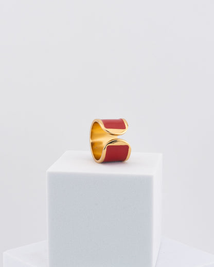 Handcrafted in Tuscany, the MarriCortona Smalto Rings combine 18k gold and hand-painted enamel — vibrant, refined, and authentically Made in Italy.