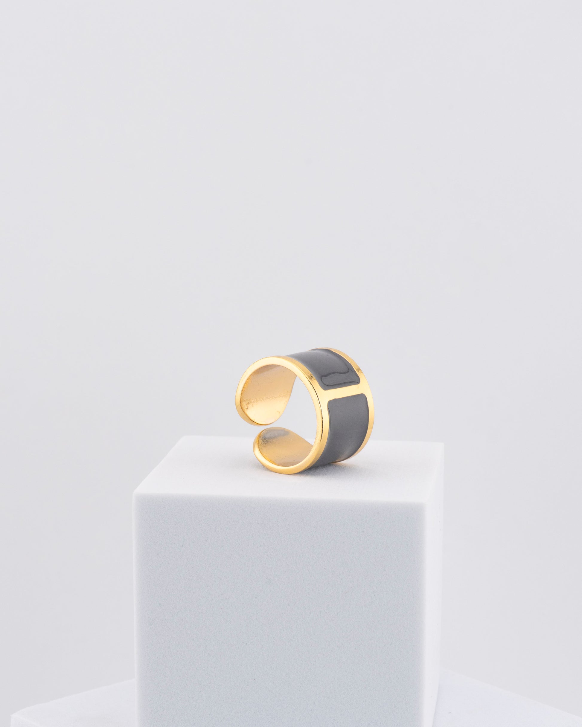 Handcrafted in Tuscany, the MarriCortona Smalto Rings combine 18k gold and hand-painted enamel — vibrant, refined, and authentically Made in Italy.