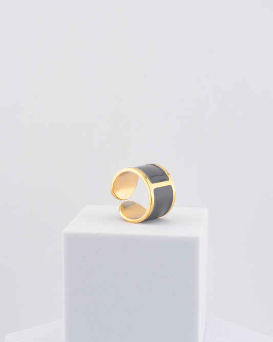 Handcrafted in Tuscany, the MarriCortona Smalto Rings combine 18k gold and hand-painted enamel — vibrant, refined, and authentically Made in Italy.