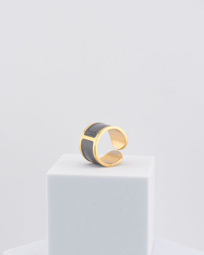 Handcrafted in Tuscany, the MarriCortona Smalto Rings combine 18k gold and hand-painted enamel — vibrant, refined, and authentically Made in Italy.