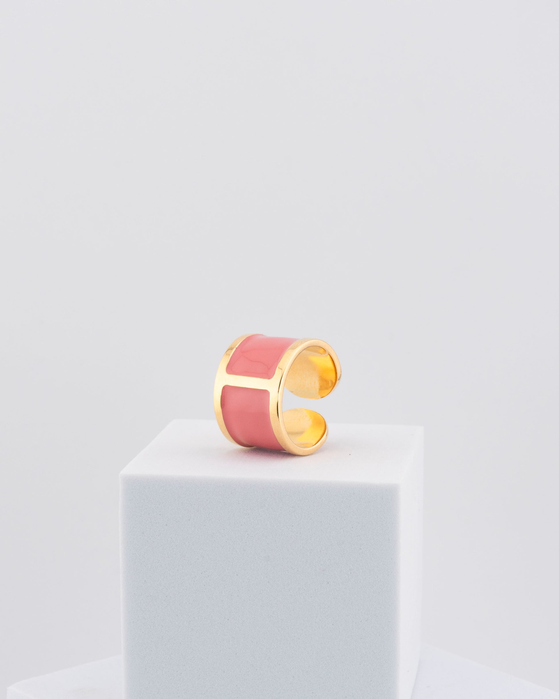 Handcrafted in Tuscany, the MarriCortona Smalto Rings combine 18k gold and hand-painted enamel — vibrant, refined, and authentically Made in Italy.