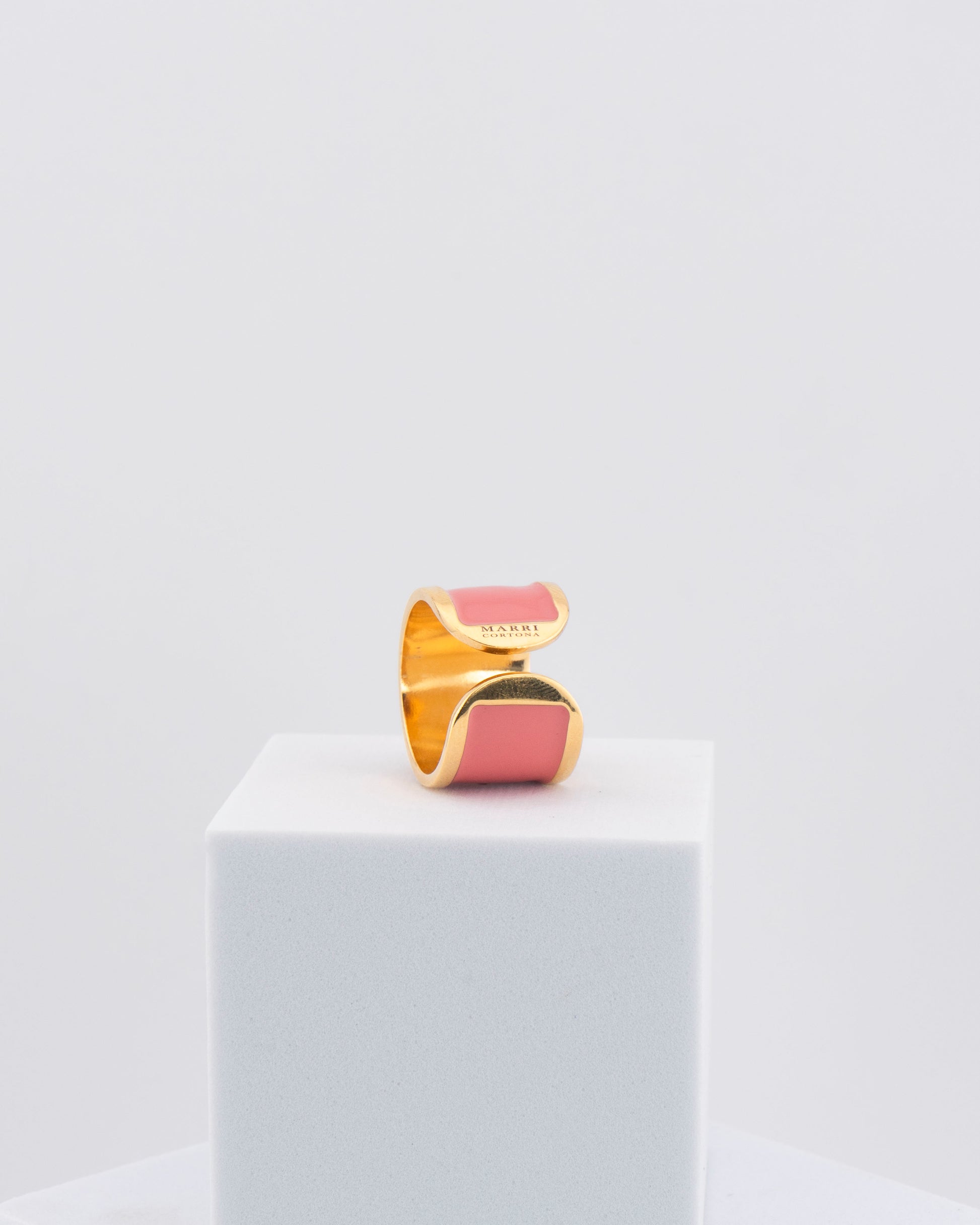 Handcrafted in Tuscany, the MarriCortona Smalto Rings combine 18k gold and hand-painted enamel — vibrant, refined, and authentically Made in Italy.