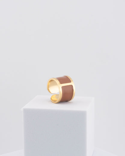 Handcrafted in Tuscany, the MarriCortona Smalto Rings combine 18k gold and hand-painted enamel — vibrant, refined, and authentically Made in Italy.