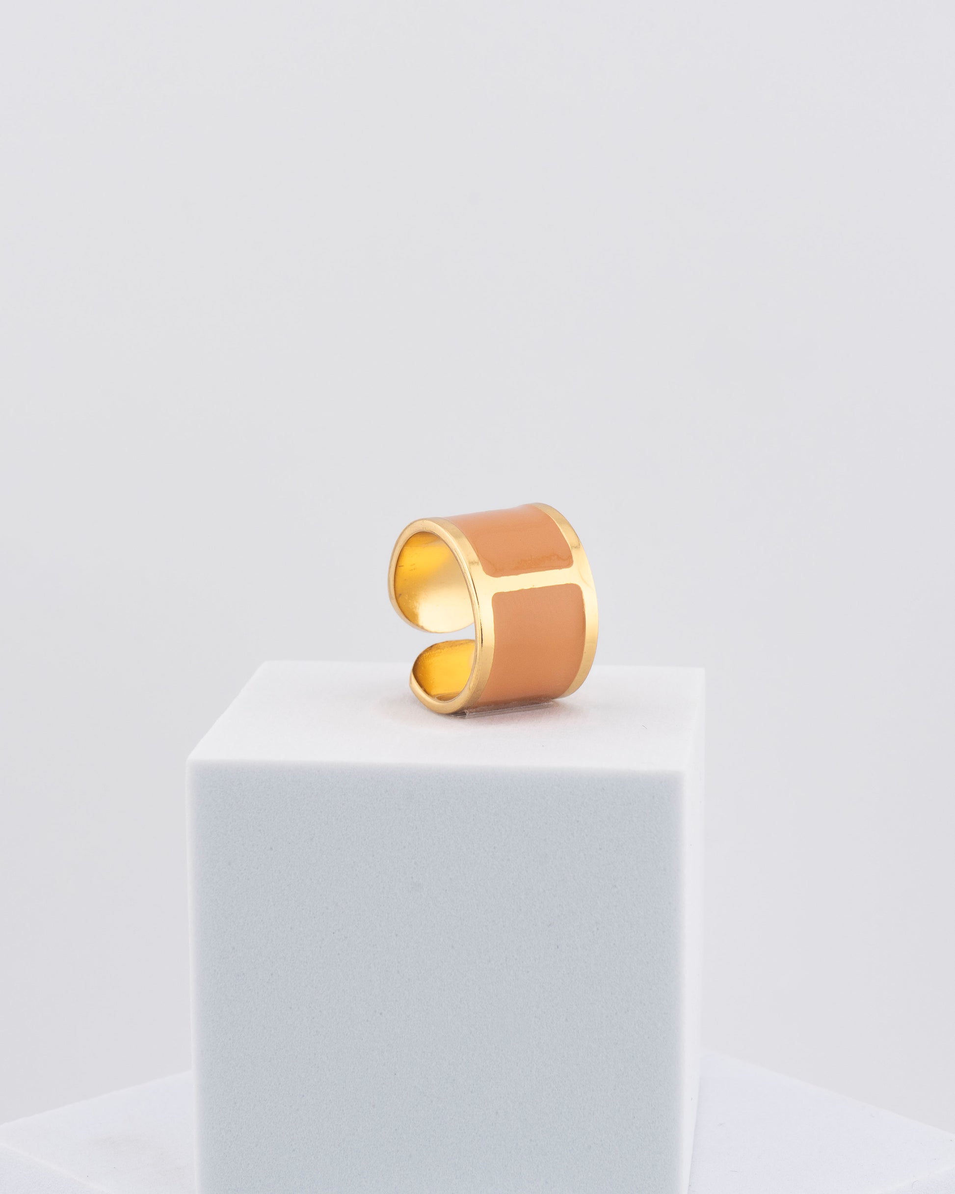 Handcrafted in Tuscany, the MarriCortona Smalto Rings combine 18k gold and hand-painted enamel — vibrant, refined, and authentically Made in Italy.