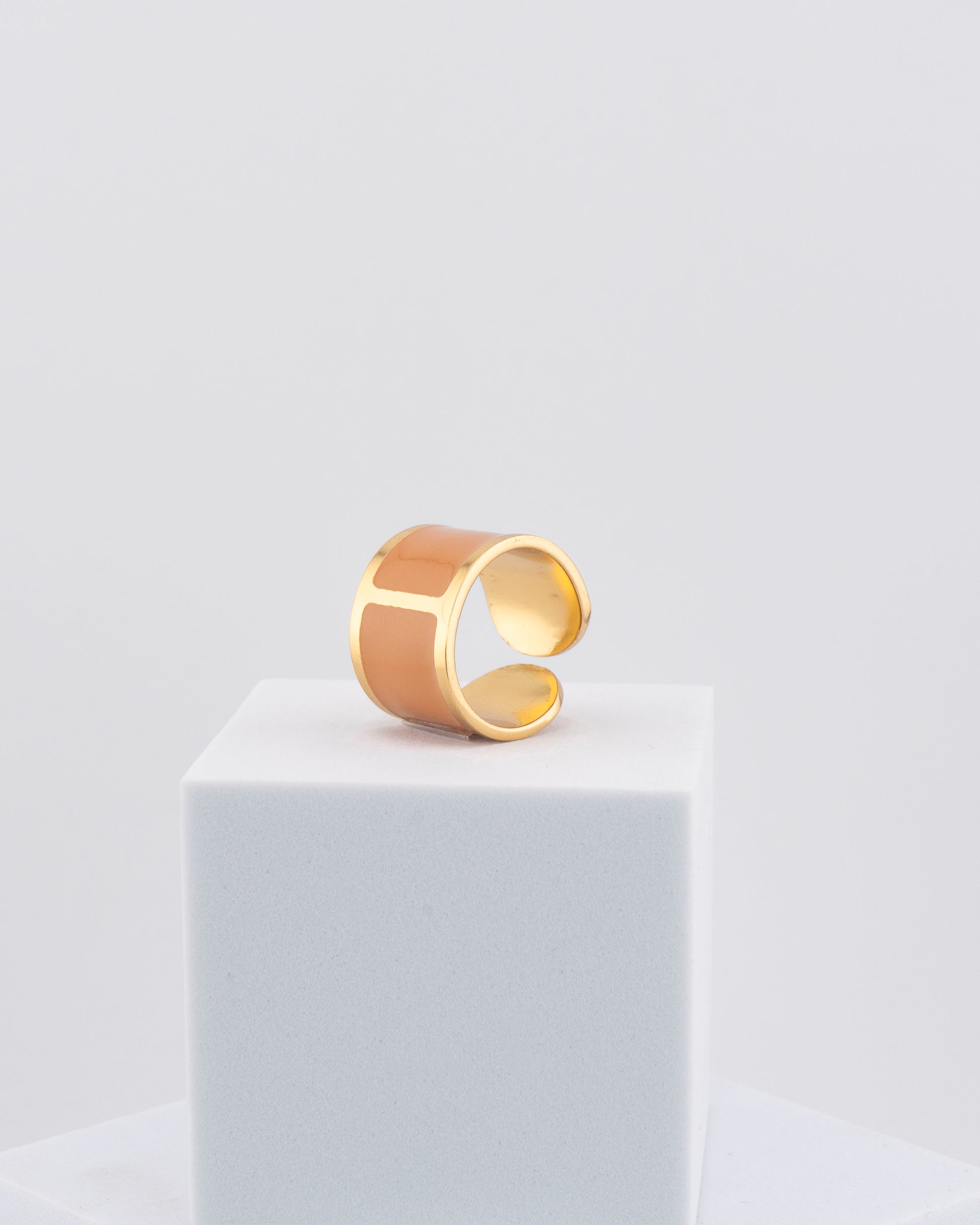 Handcrafted in Tuscany, the MarriCortona Smalto Rings combine 18k gold and hand-painted enamel — vibrant, refined, and authentically Made in Italy.